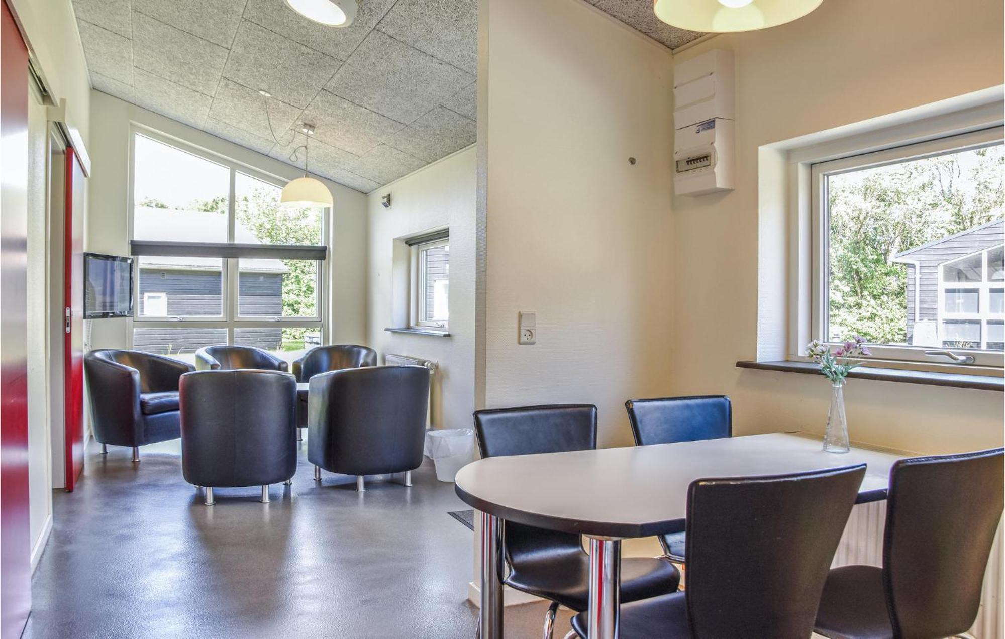 Awesome Home In Spjald With Wifi Extérieur photo