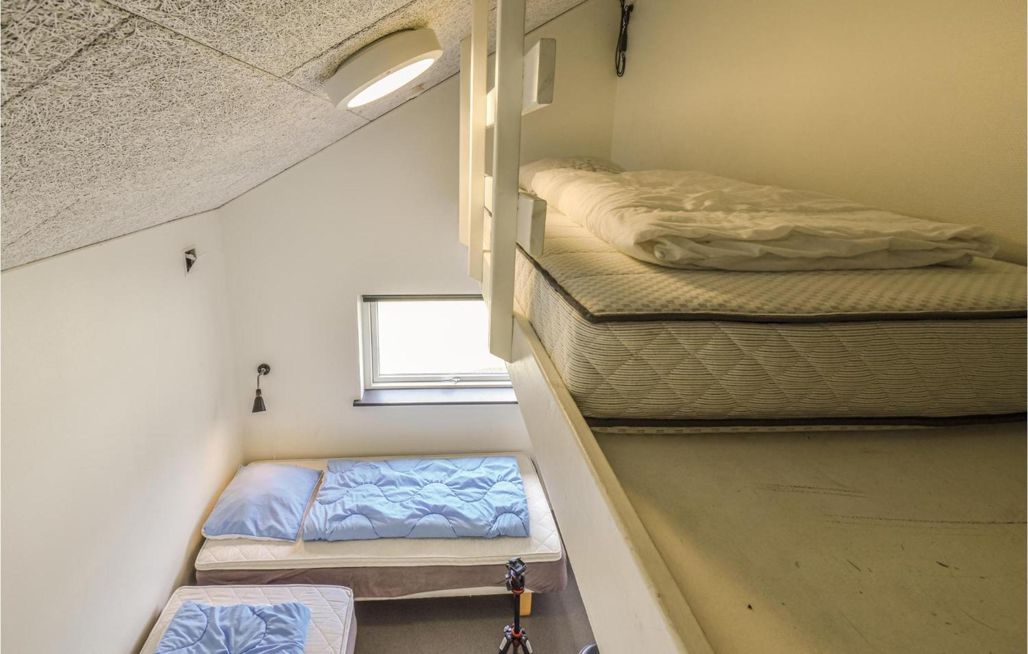 Awesome Home In Spjald With Wifi Extérieur photo