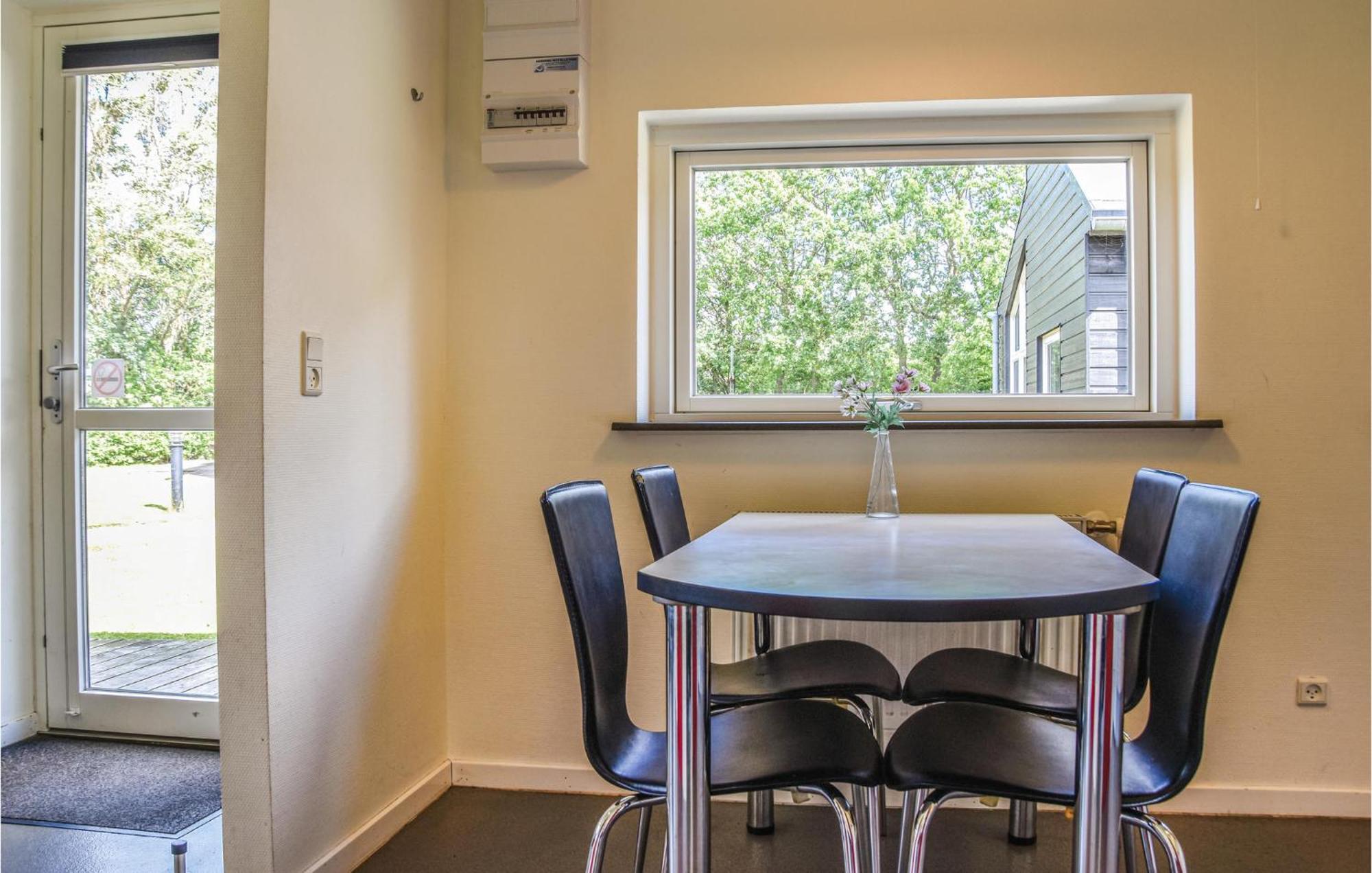 Awesome Home In Spjald With Wifi Extérieur photo