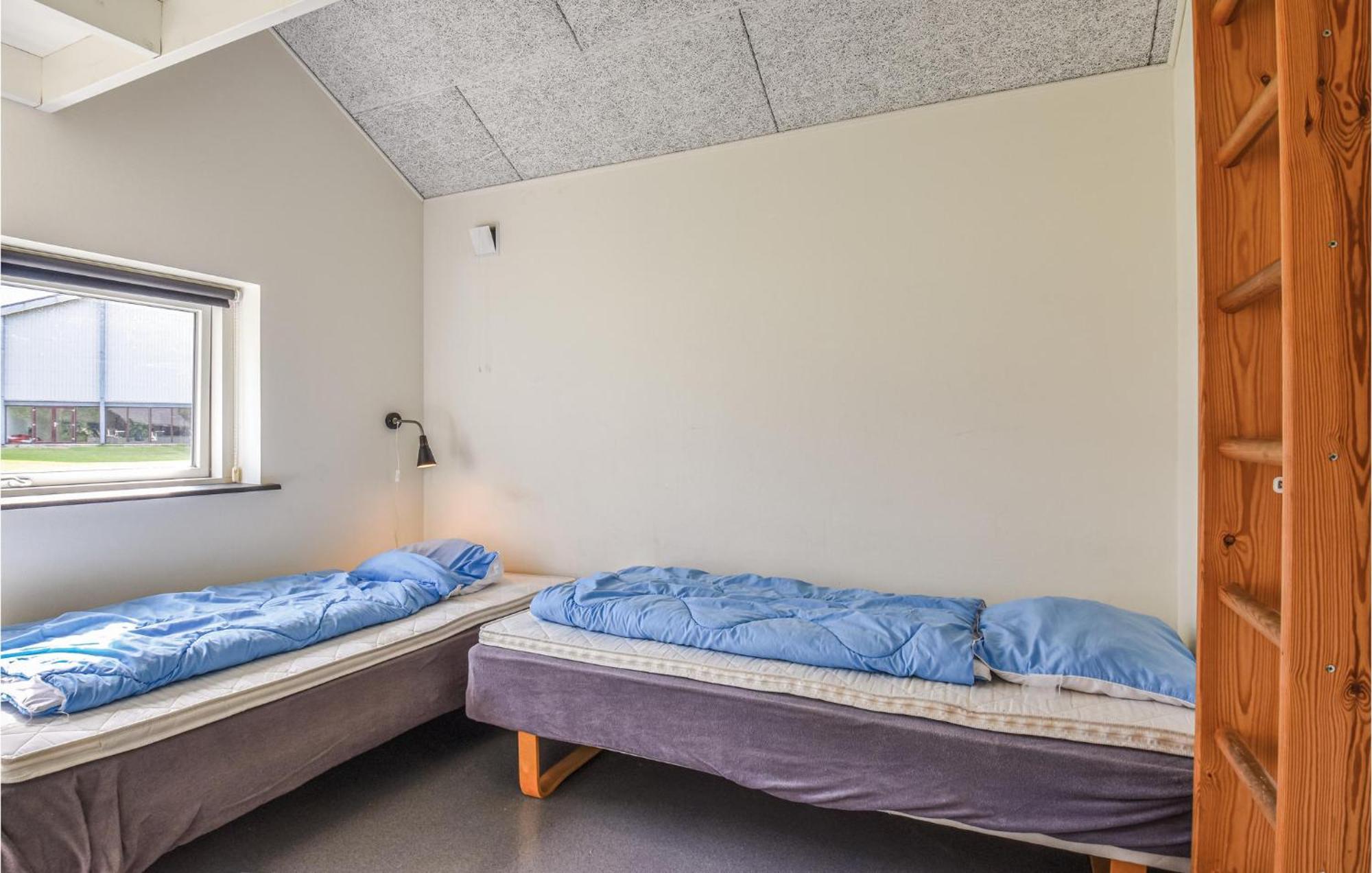 Awesome Home In Spjald With Wifi Extérieur photo