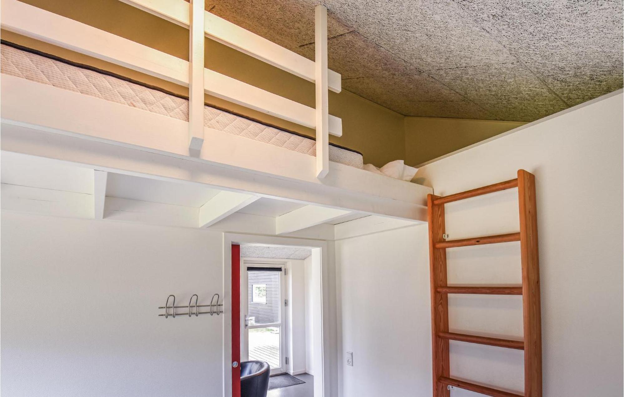Awesome Home In Spjald With Wifi Extérieur photo