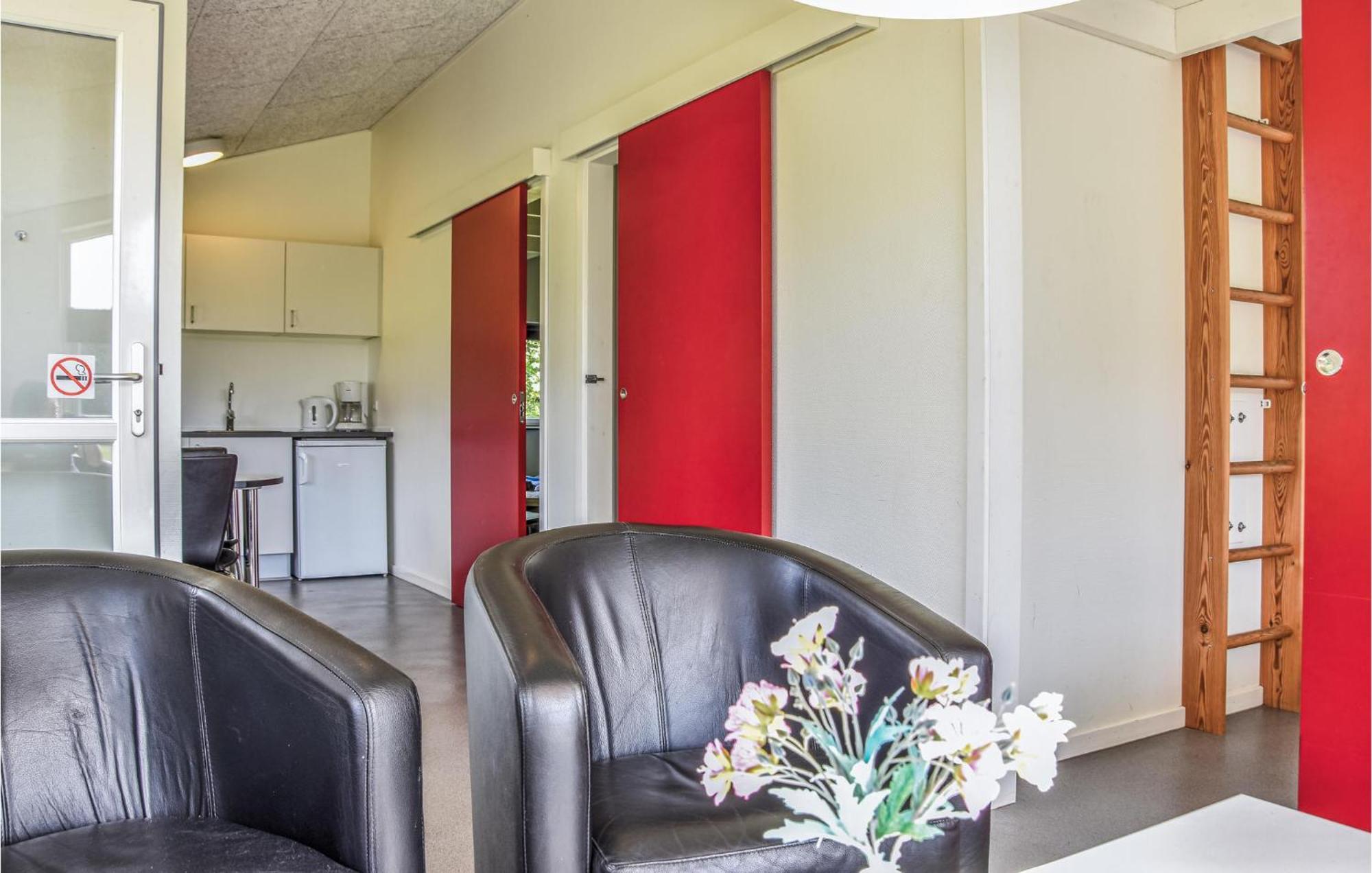 Awesome Home In Spjald With Wifi Extérieur photo