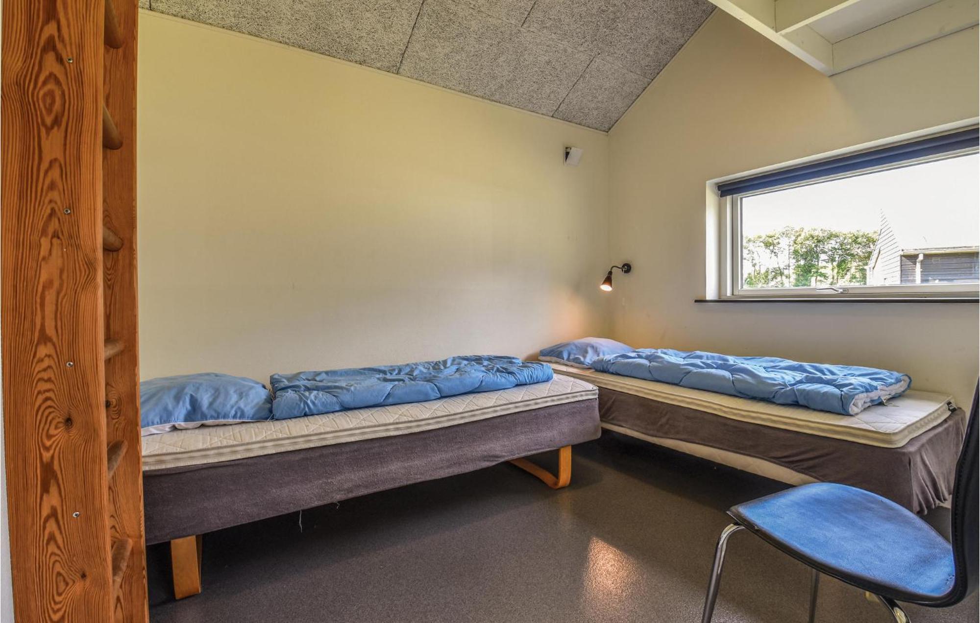 Awesome Home In Spjald With Wifi Extérieur photo