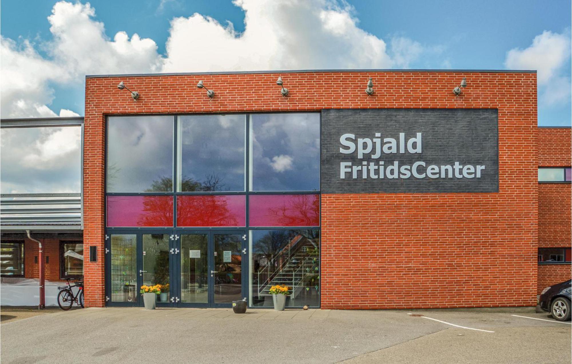 Awesome Home In Spjald With Wifi Extérieur photo